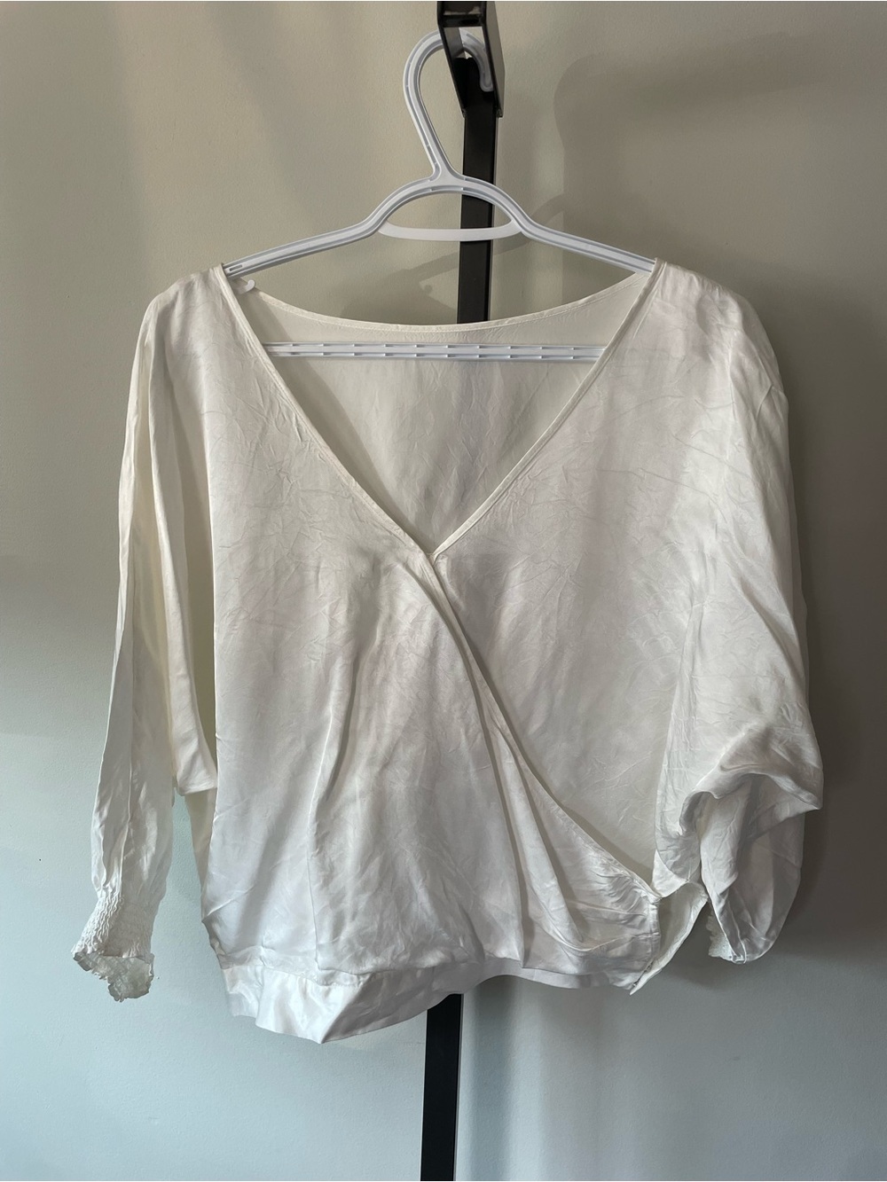 NEW Babaton Welsh Satin Cropped Blouse Surplice Wrap Back White Viscose Smocked - Picture 2 of 6